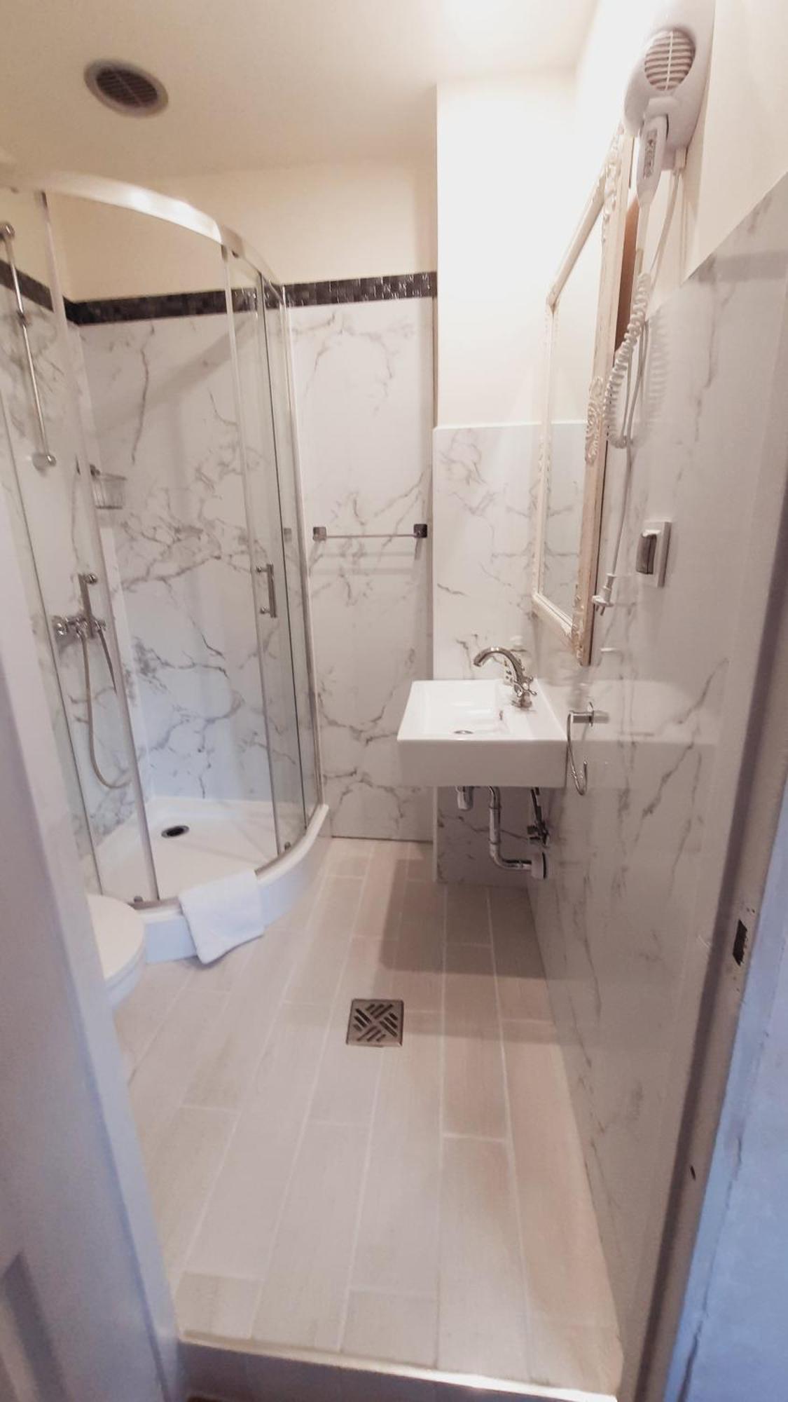 Hotel Rezydencja Rosa Przemysl Luaran gambar