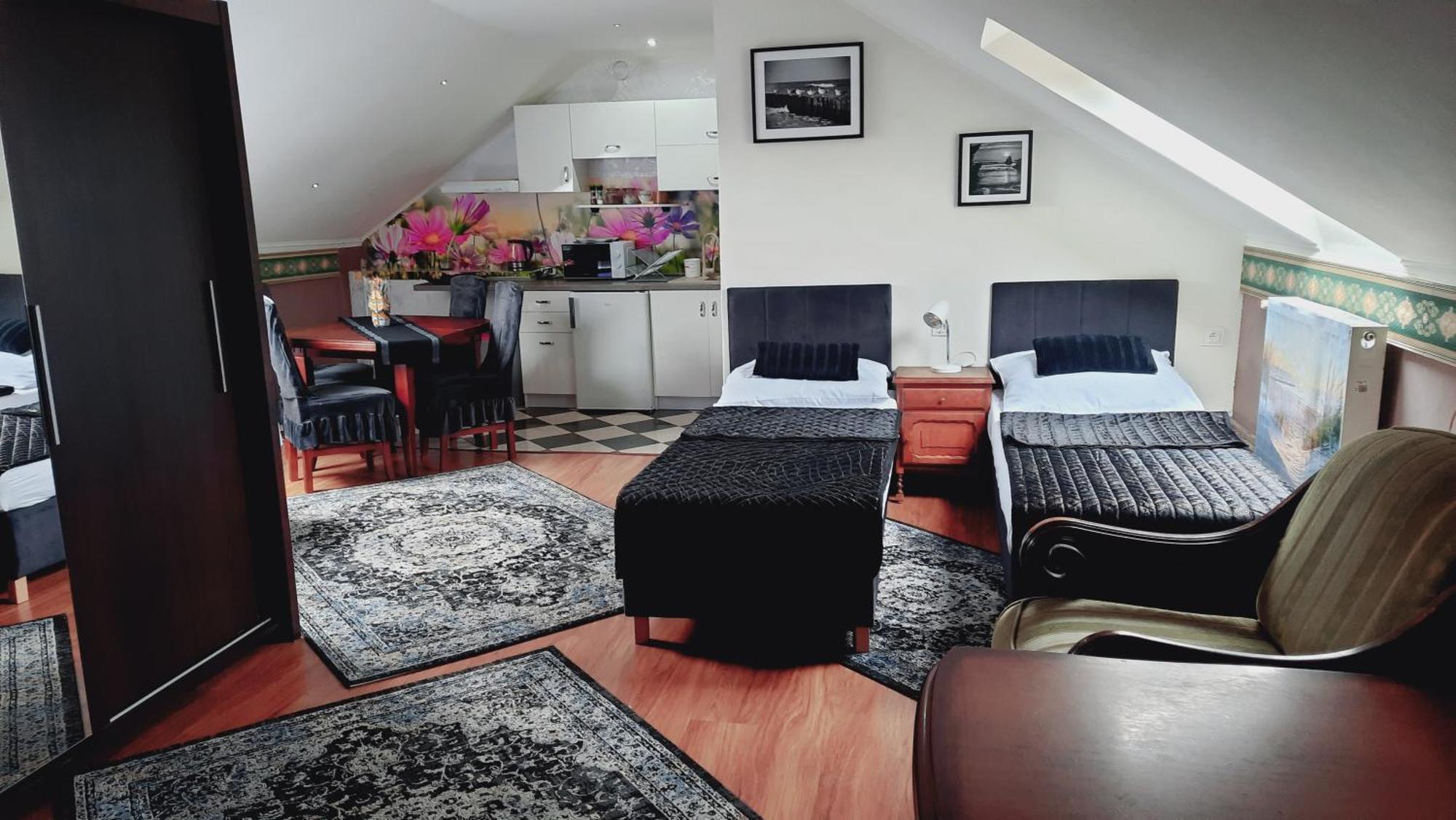 Hotel Rezydencja Rosa Przemysl Luaran gambar