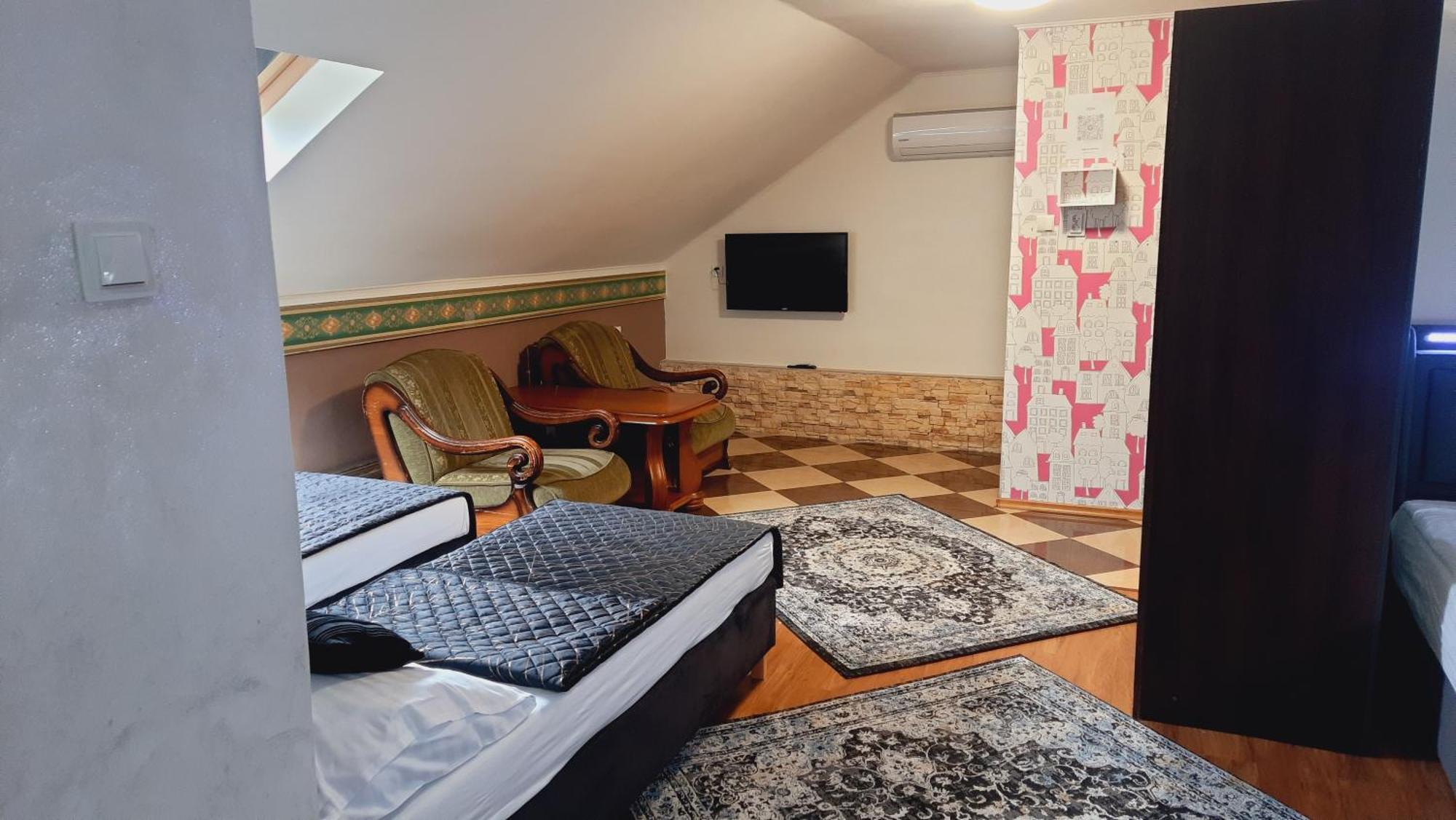 Hotel Rezydencja Rosa Przemysl Luaran gambar