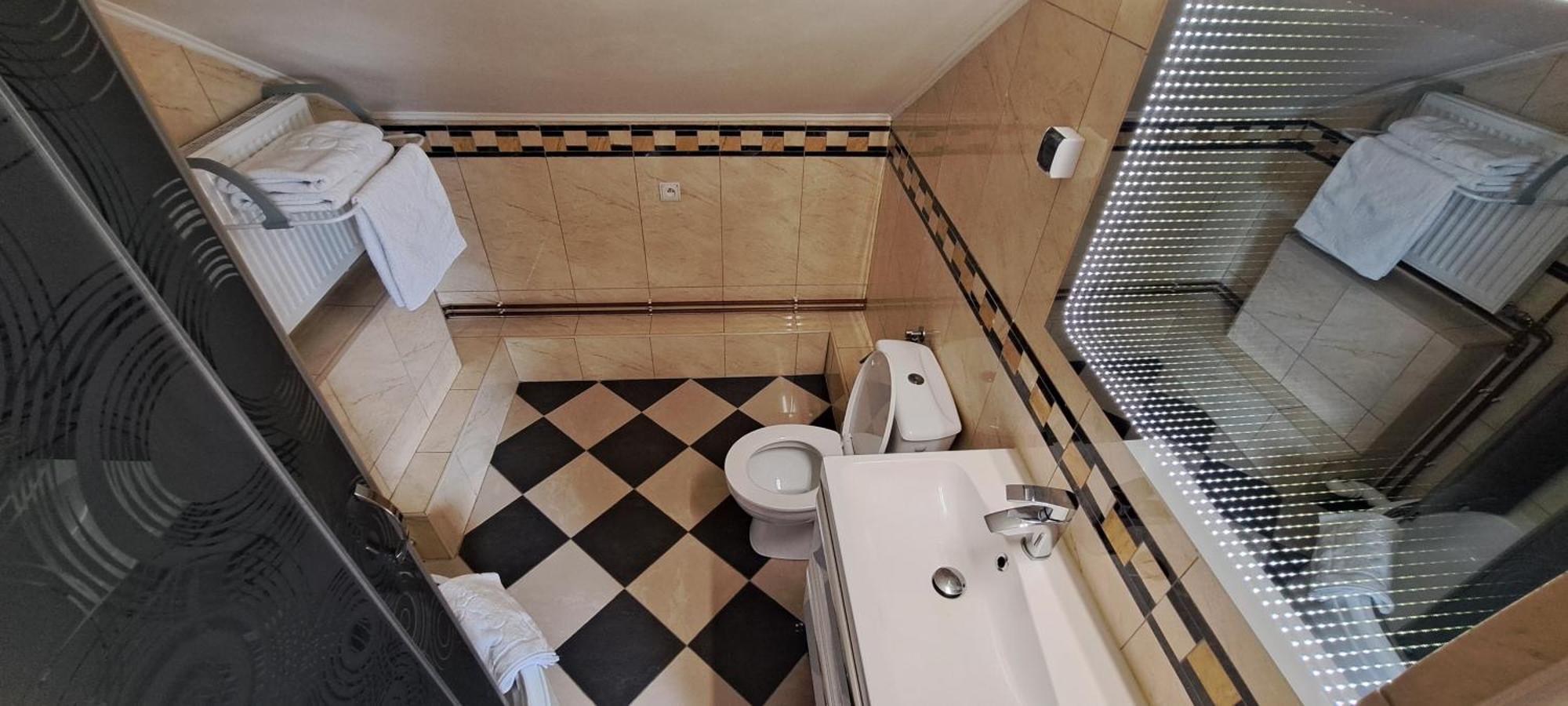 Hotel Rezydencja Rosa Przemysl Luaran gambar